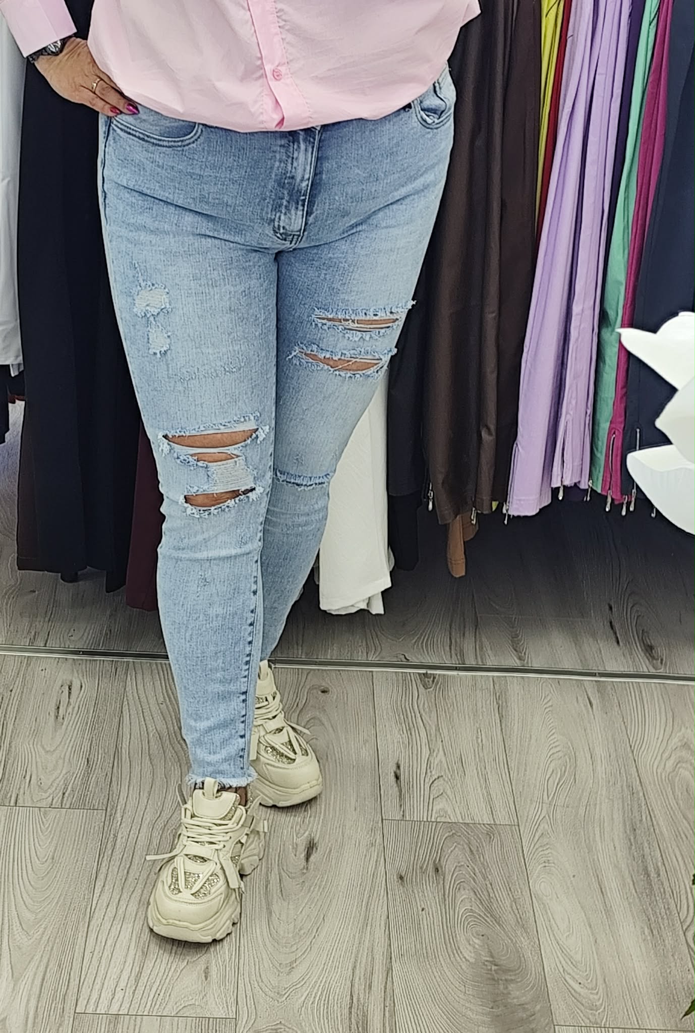 Spodnie jeans z dziurami 42,44,46,48,50 - obrazek 2