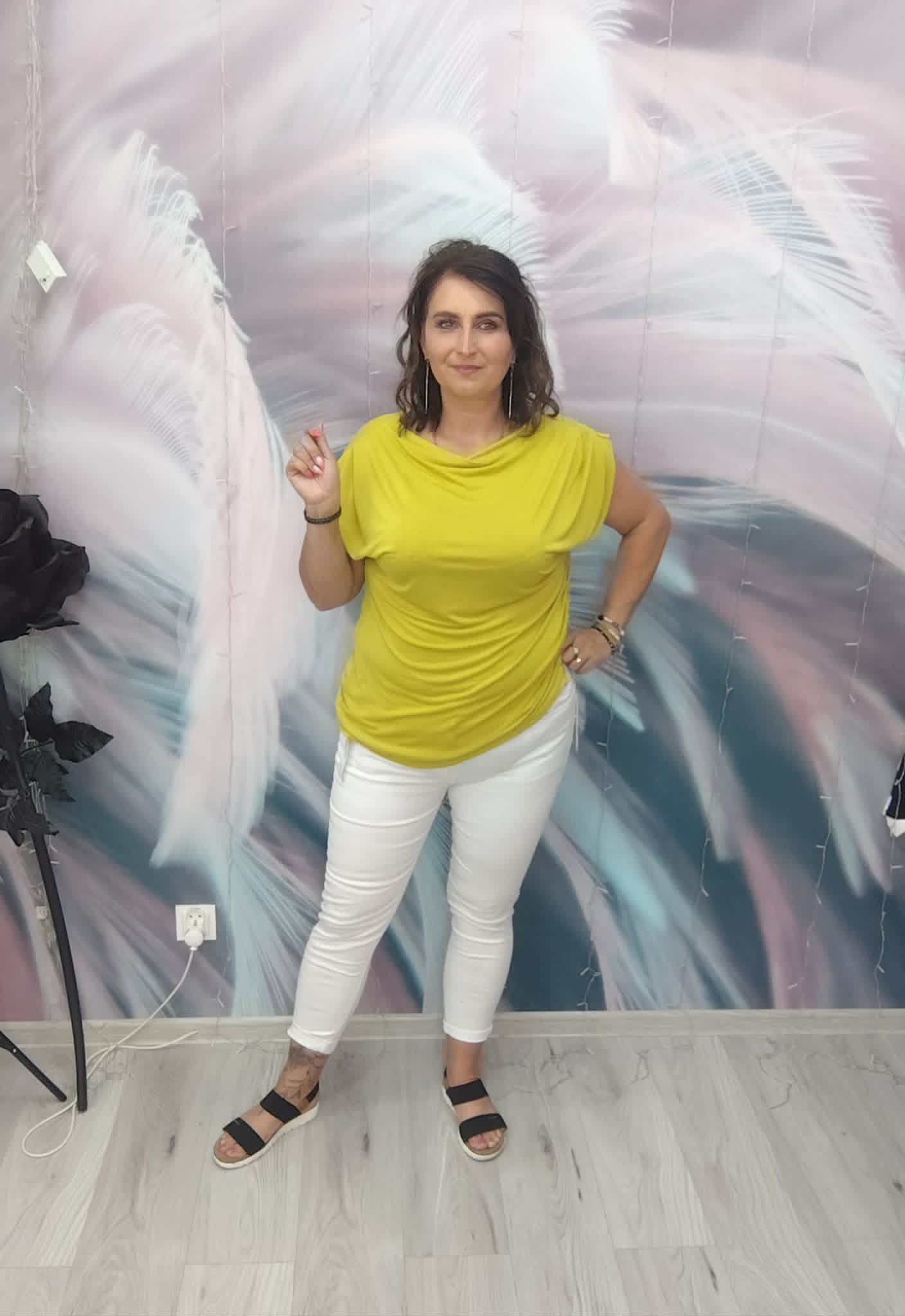 Spodnie jeans klasyczne białe, push up , wysoki stan - obrazek 2